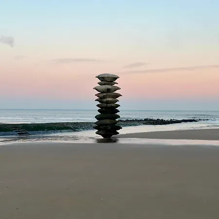 Daire Luxury Seaview - Large Terrace- Swimming Pool - Parking Oostende